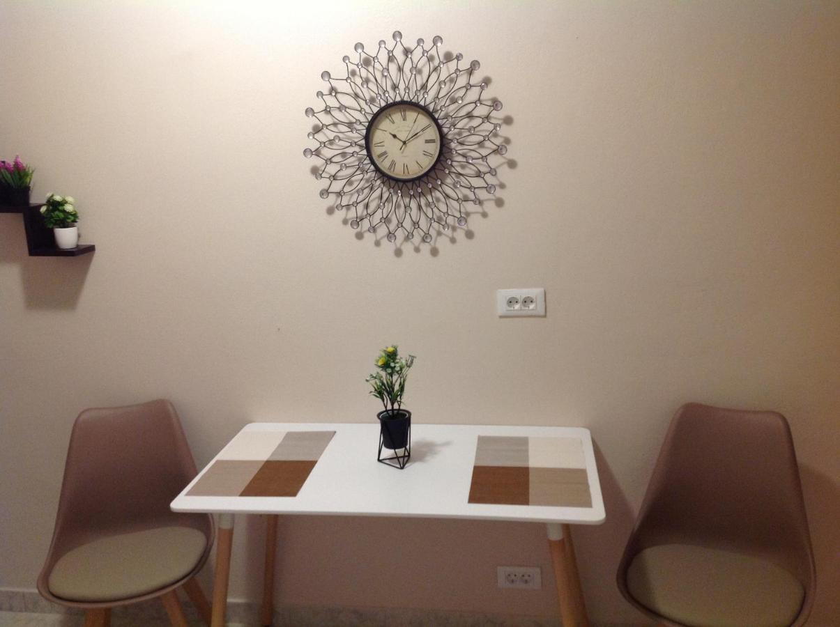 Pansion Zaharoula Hotell Fira  Exteriör bild