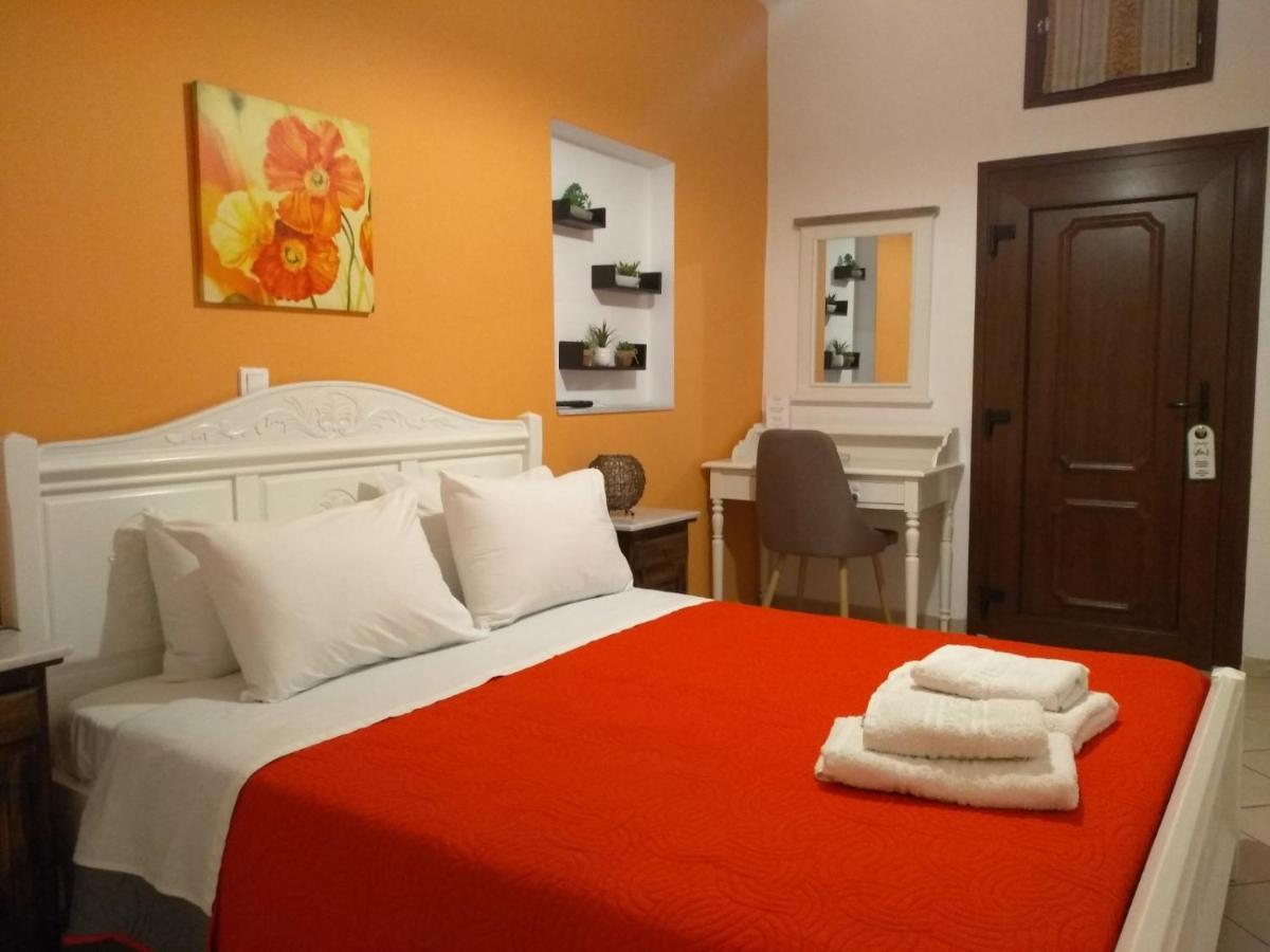Pansion Zaharoula Hotell Fira  Exteriör bild