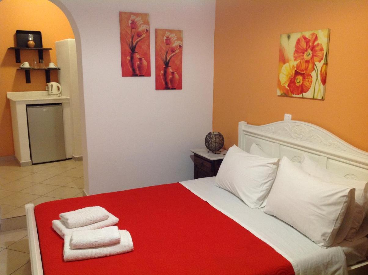 Pansion Zaharoula Hotell Fira  Exteriör bild