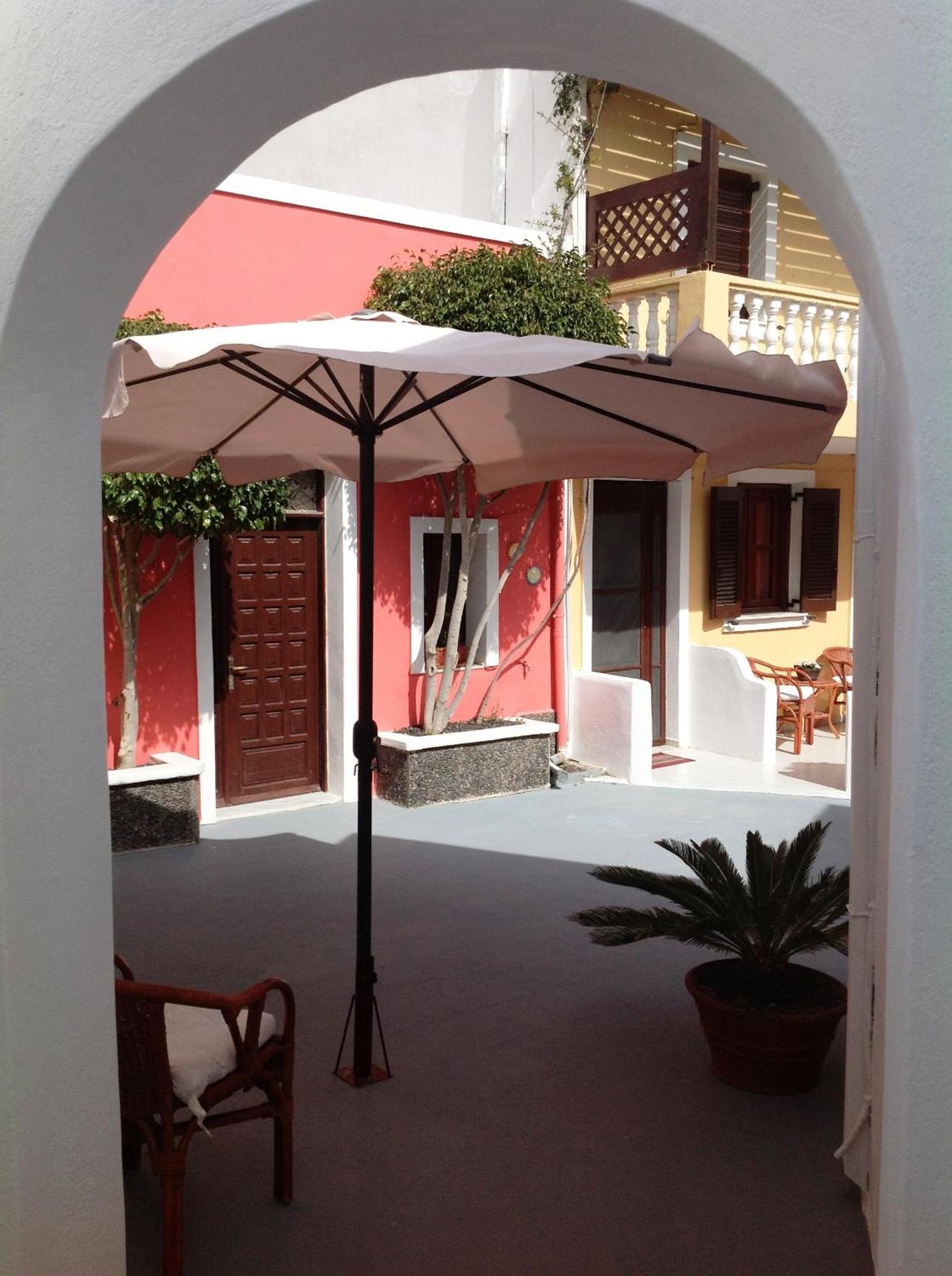 Pansion Zaharoula Hotell Fira  Exteriör bild