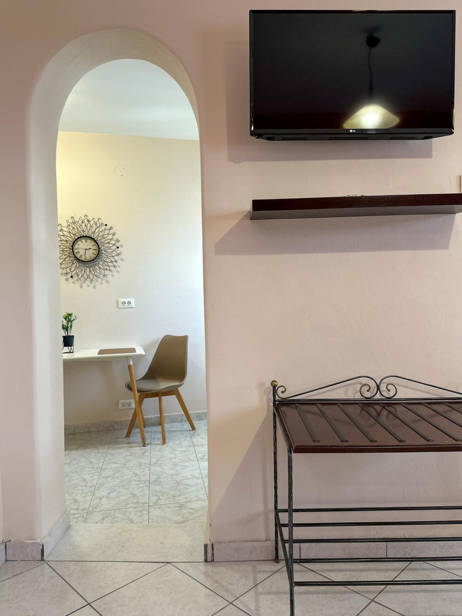 Pansion Zaharoula Hotell Fira  Exteriör bild