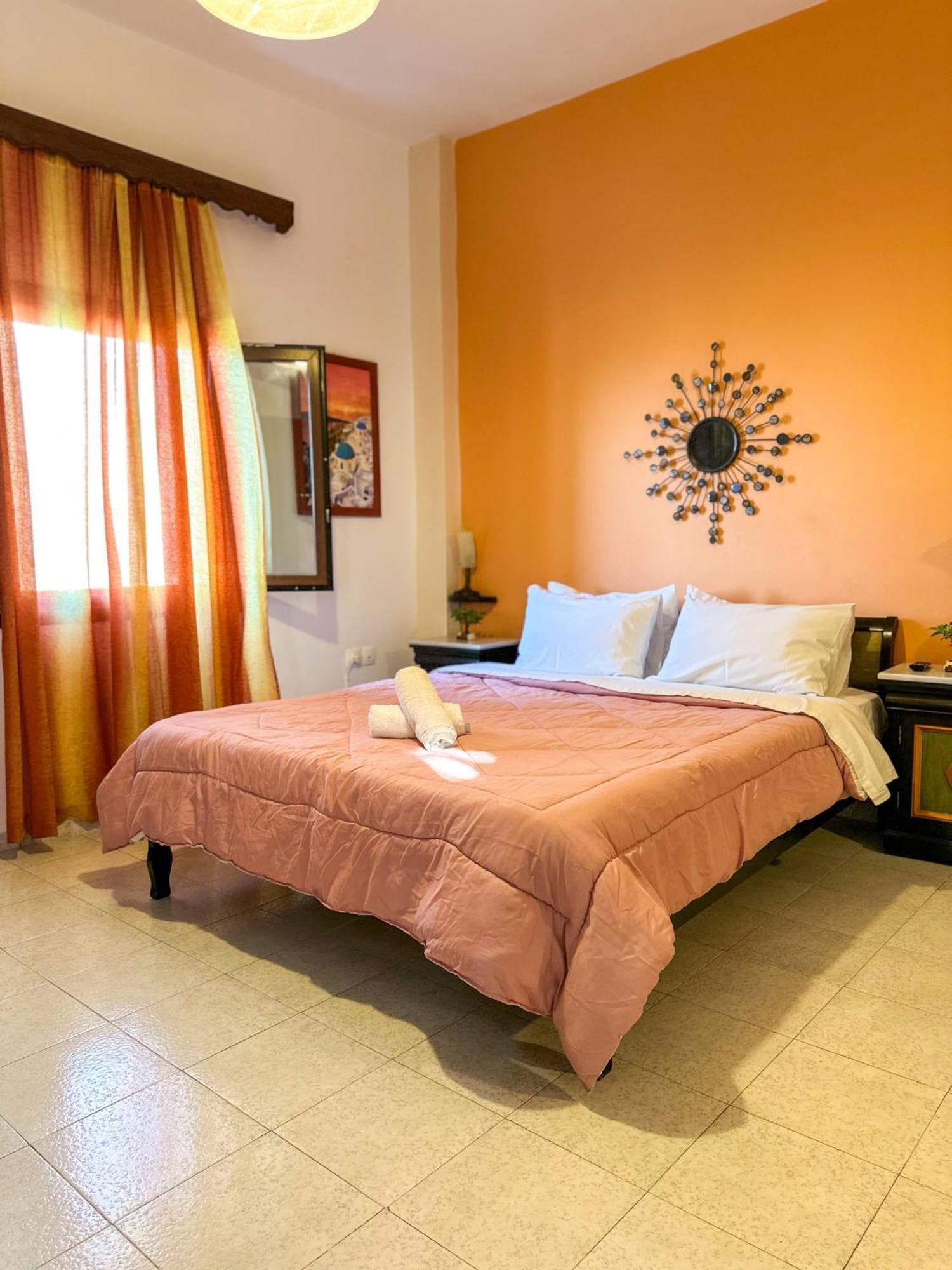 Pansion Zaharoula Hotell Fira  Exteriör bild