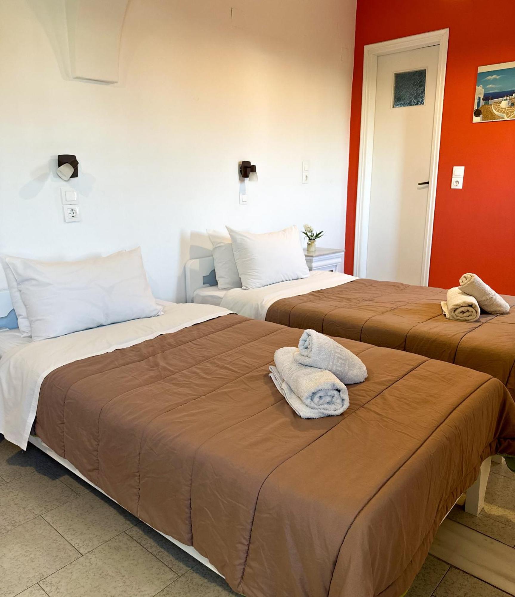 Pansion Zaharoula Hotell Fira  Exteriör bild