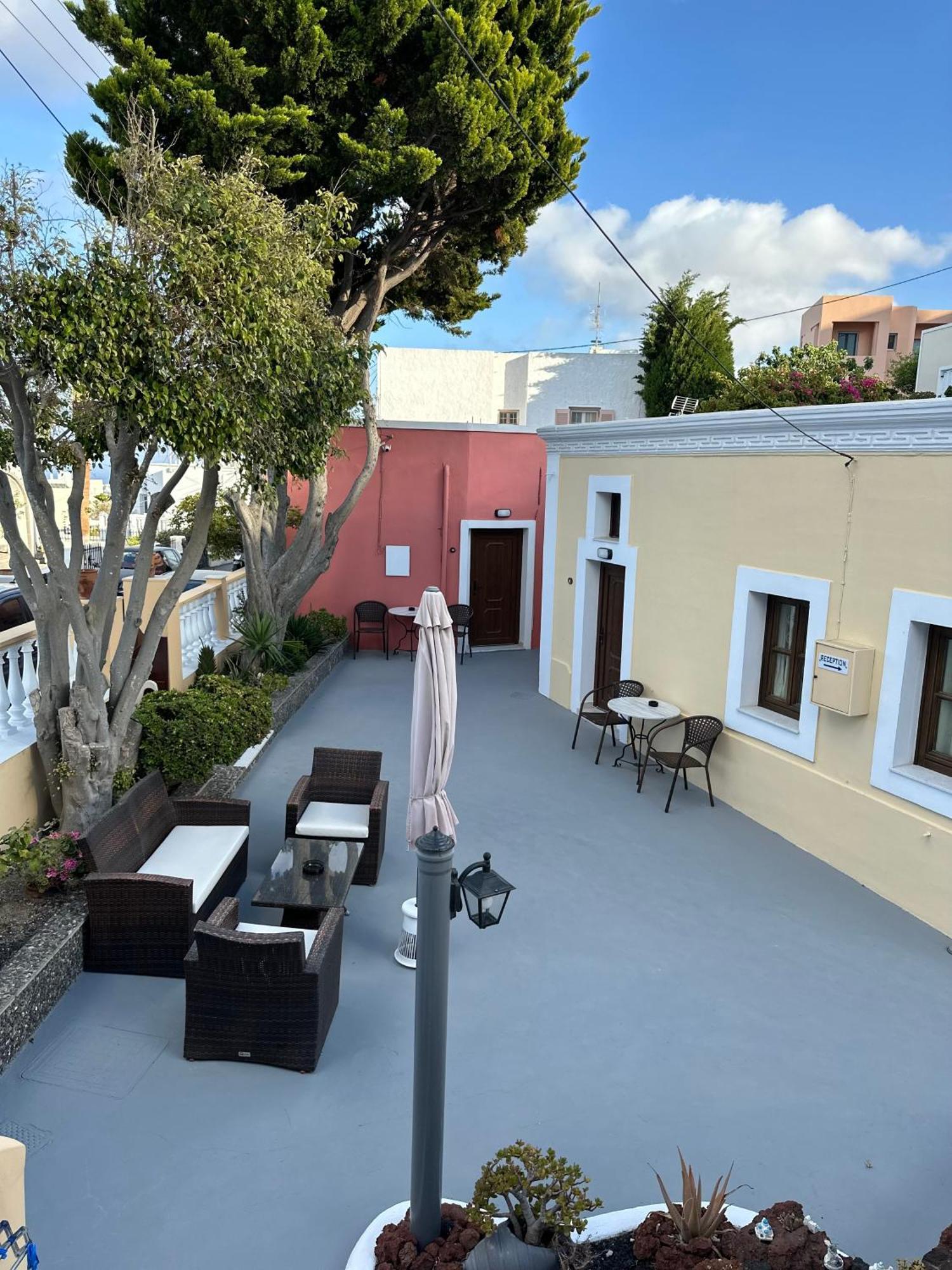 Pansion Zaharoula Hotell Fira  Exteriör bild