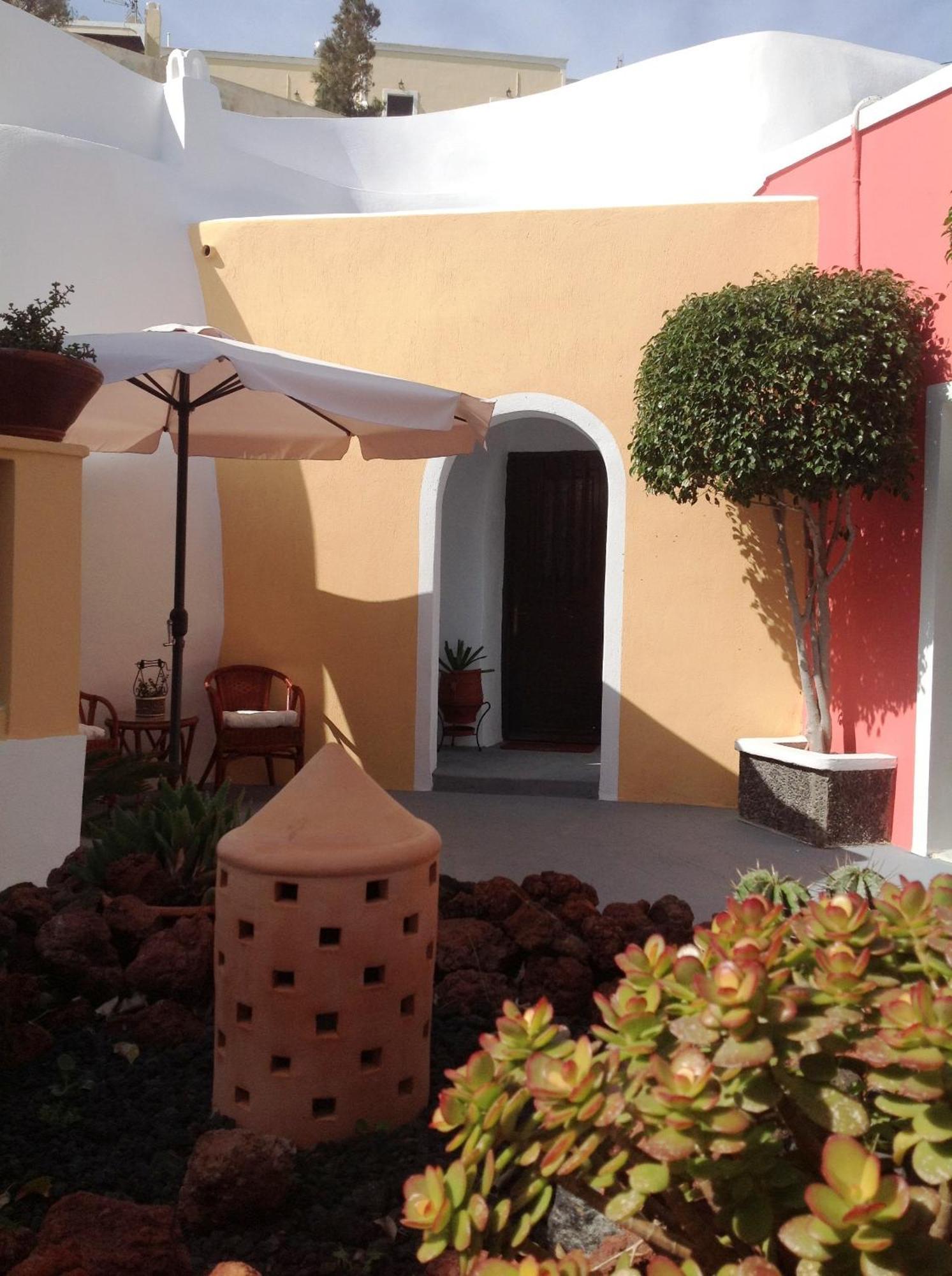Pansion Zaharoula Hotell Fira  Exteriör bild