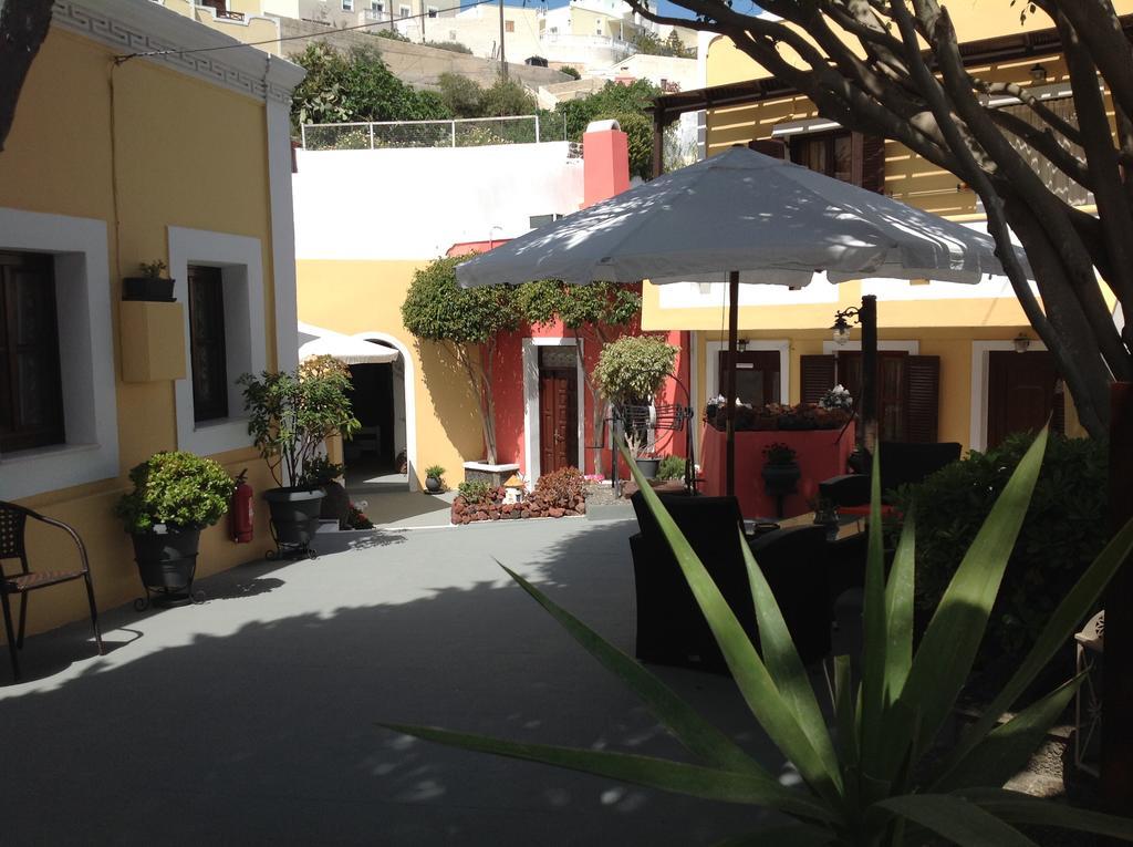 Pansion Zaharoula Hotell Fira  Exteriör bild