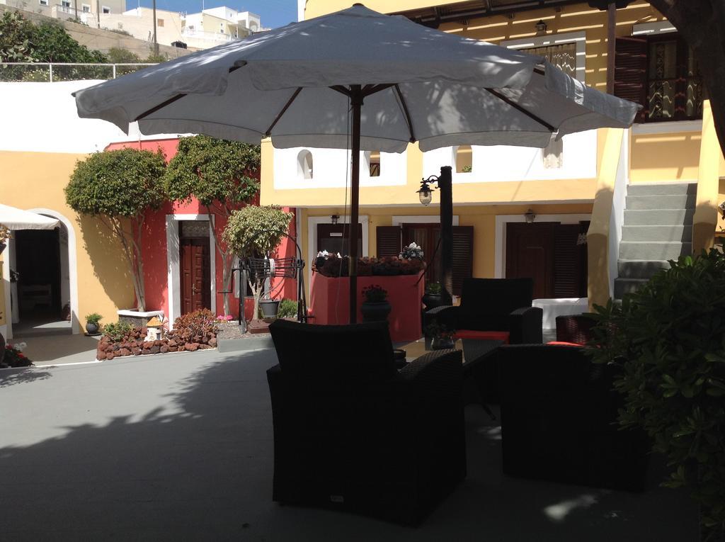 Pansion Zaharoula Hotell Fira  Exteriör bild
