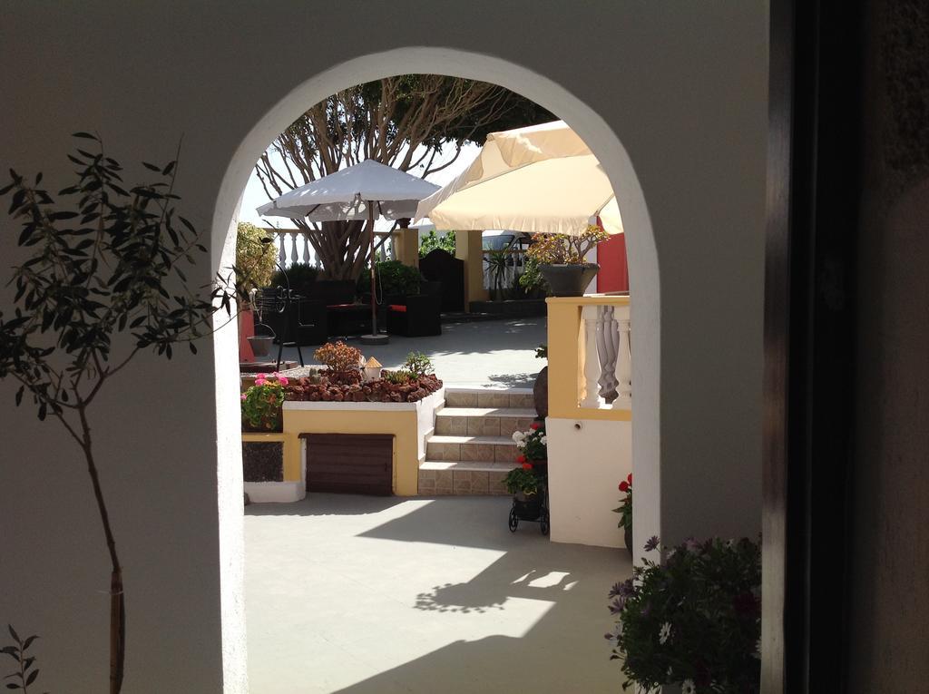 Pansion Zaharoula Hotell Fira  Exteriör bild