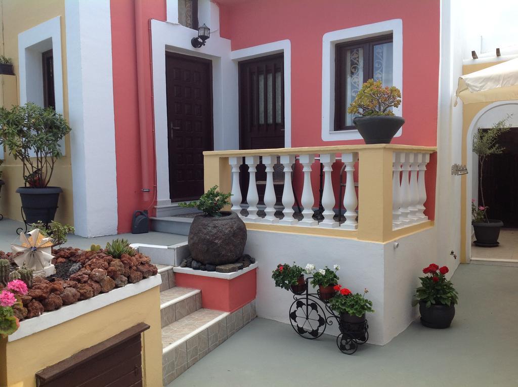 Pansion Zaharoula Hotell Fira  Exteriör bild