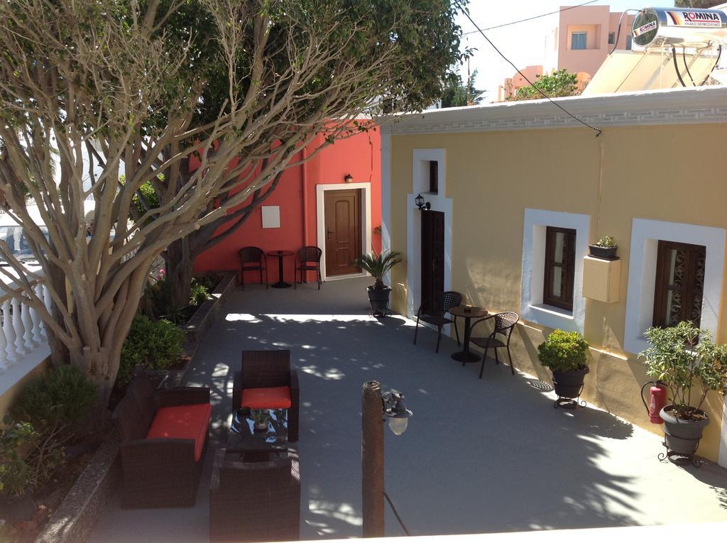 Pansion Zaharoula Hotell Fira  Exteriör bild