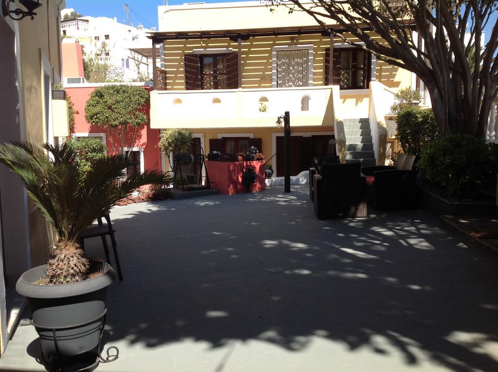 Pansion Zaharoula Hotell Fira  Exteriör bild