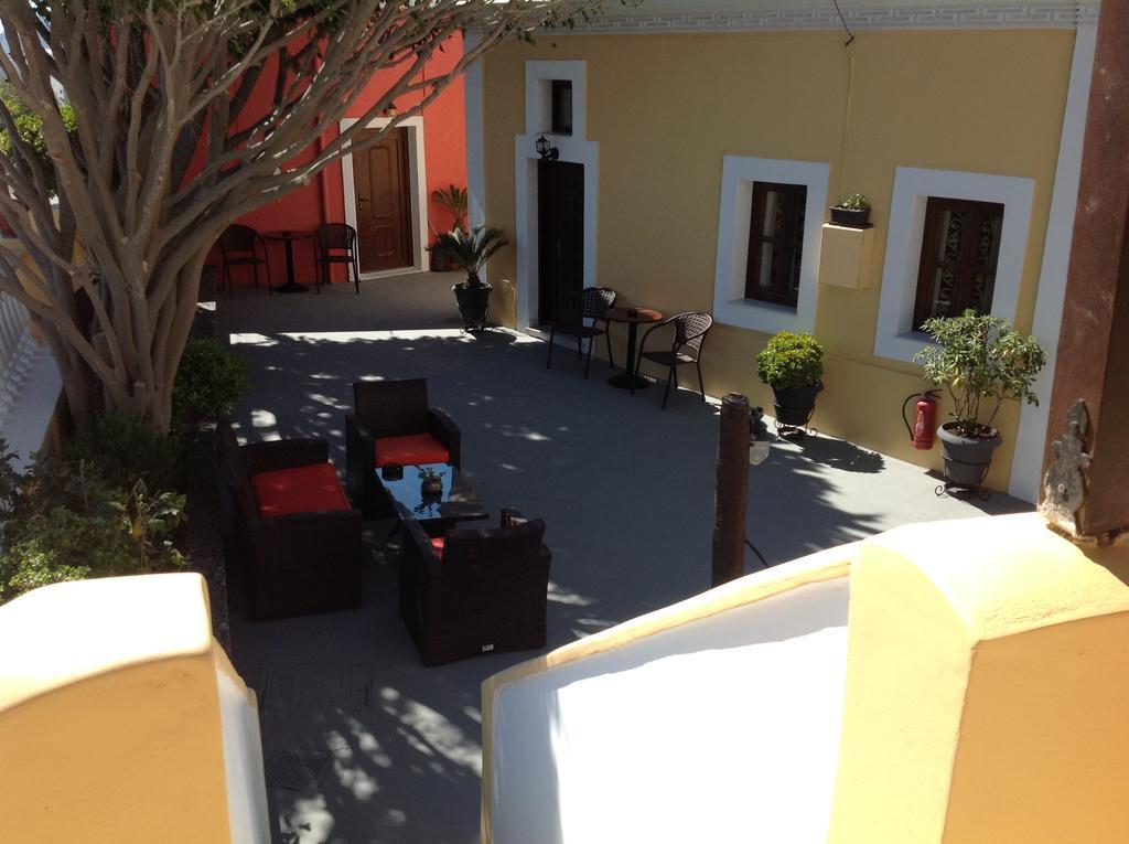 Pansion Zaharoula Hotell Fira  Exteriör bild
