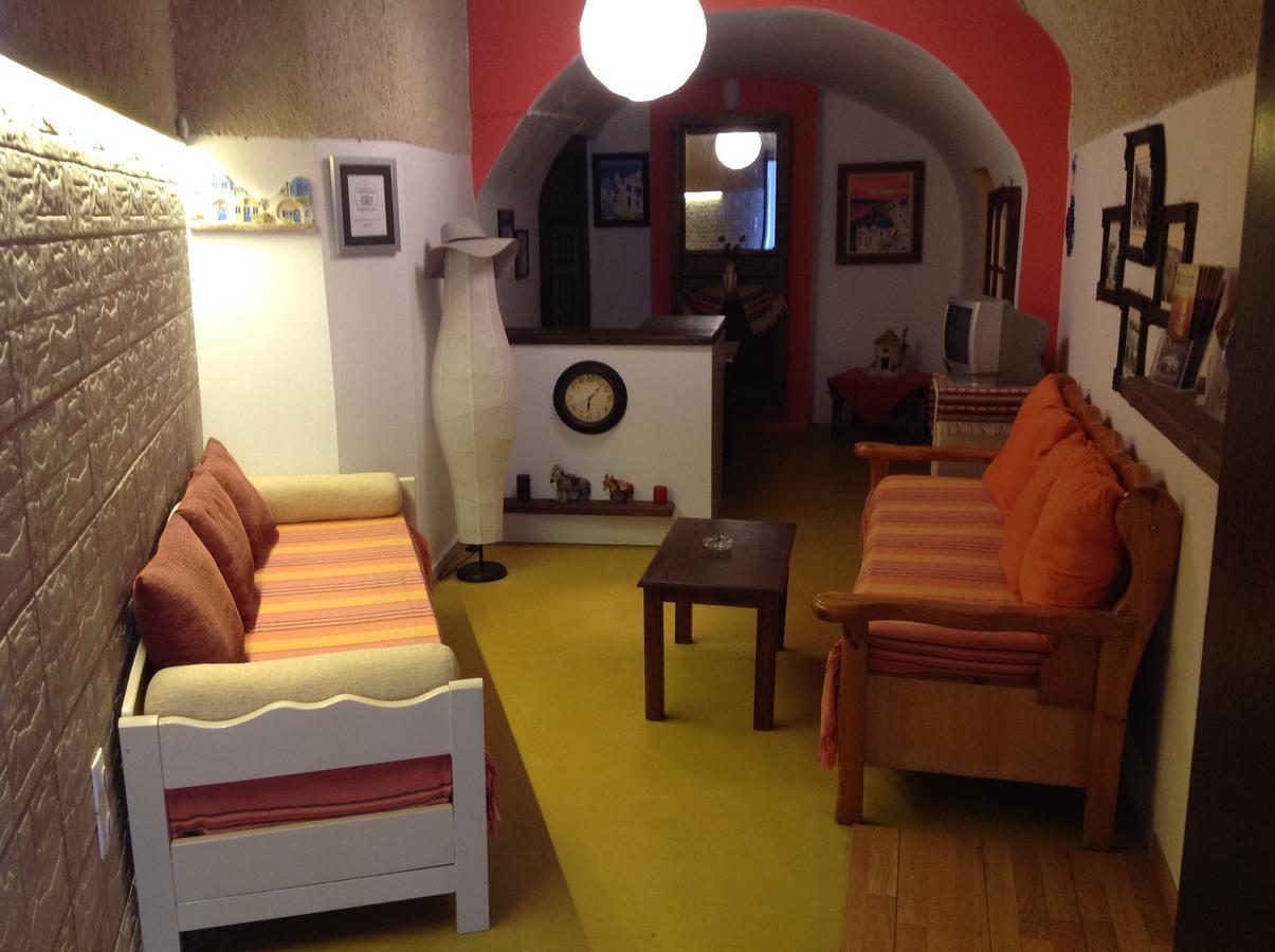 Pansion Zaharoula Hotell Fira  Exteriör bild