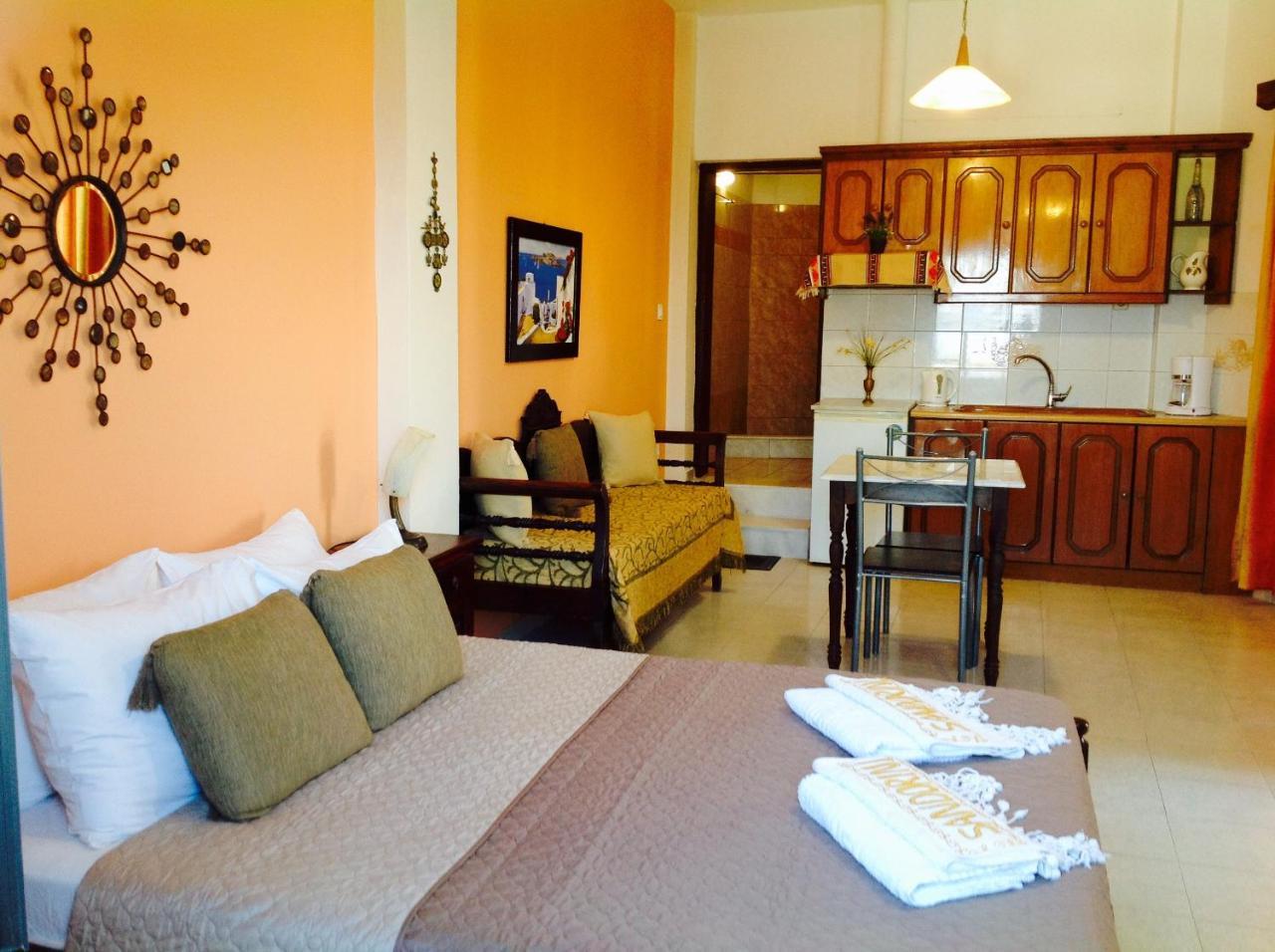 Pansion Zaharoula Hotell Fira  Exteriör bild