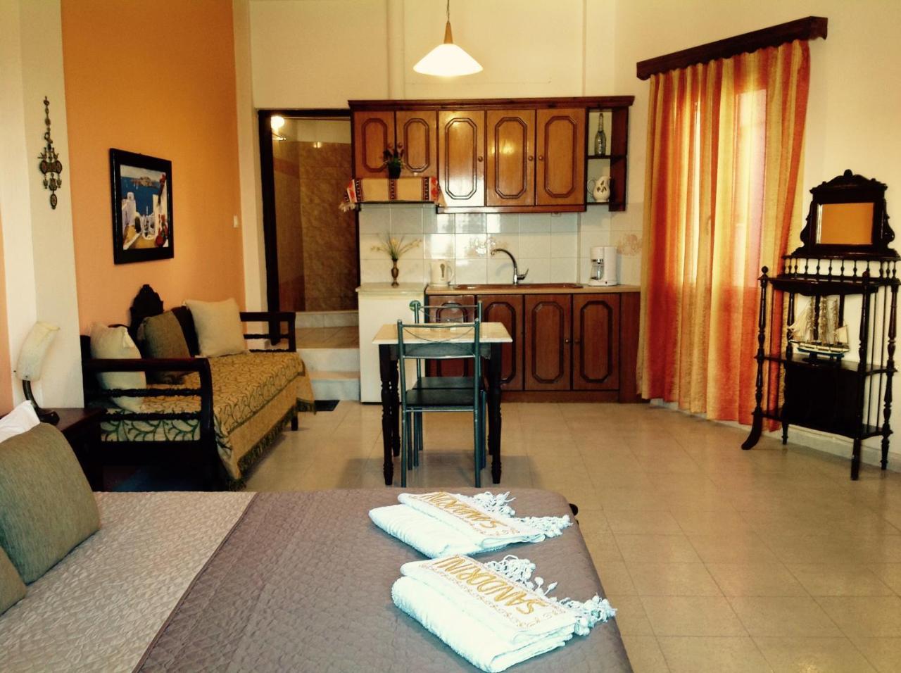 Pansion Zaharoula Hotell Fira  Exteriör bild