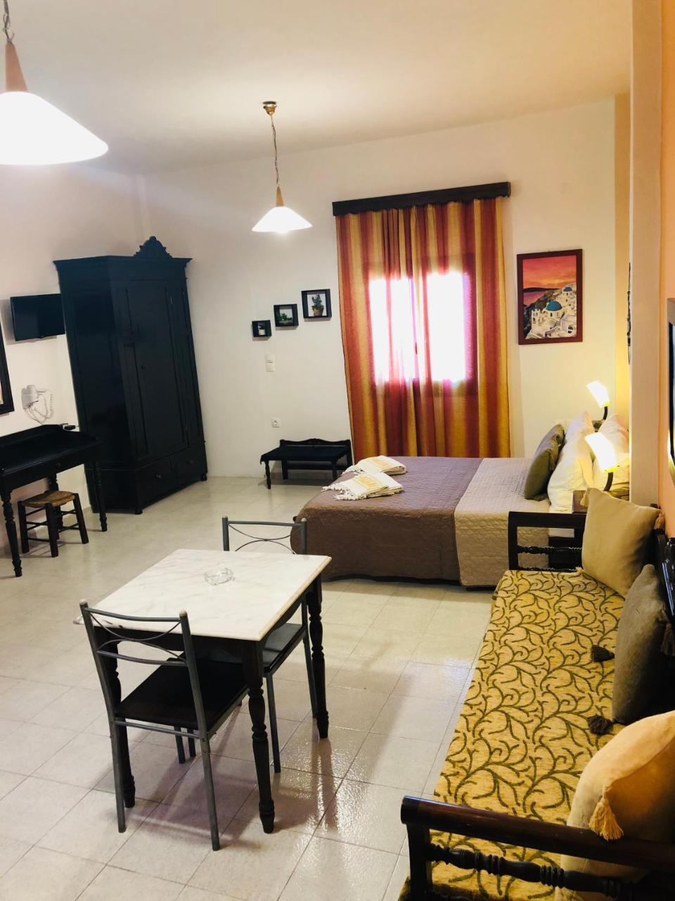 Pansion Zaharoula Hotell Fira  Exteriör bild